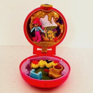 Polly Pocket “Bee-Themed Garden” Mini Compact Playset with Doll